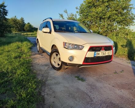 Білий Міцубісі Аутлендер, об'ємом двигуна 2.3 л та пробігом 210 тис. км за 13000 $, фото 1 на Automoto.ua