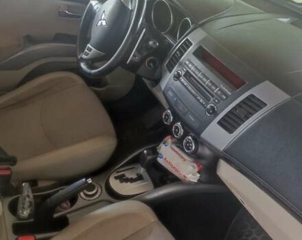 Белый Мицубиси Аутлендер, объемом двигателя 2.36 л и пробегом 113 тыс. км за 12500 $, фото 6 на Automoto.ua