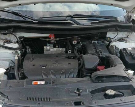 Білий Міцубісі Аутлендер, об'ємом двигуна 2.4 л та пробігом 300 тис. км за 12500 $, фото 7 на Automoto.ua