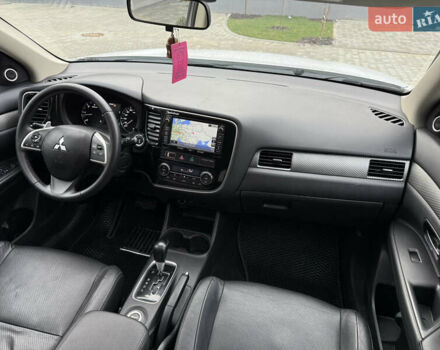 Белый Мицубиси Аутлендер, объемом двигателя 2.27 л и пробегом 264 тыс. км за 13500 $, фото 27 на Automoto.ua