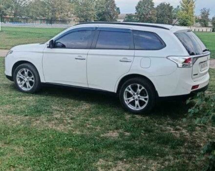 Білий Міцубісі Аутлендер, об'ємом двигуна 2.4 л та пробігом 300 тис. км за 12500 $, фото 2 на Automoto.ua