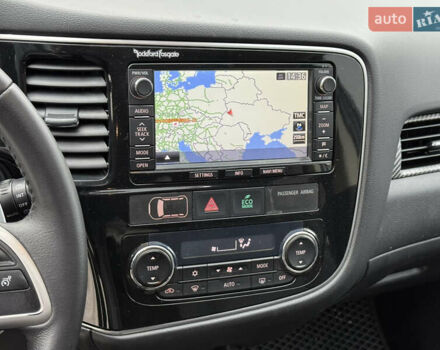 Белый Мицубиси Аутлендер, объемом двигателя 2.27 л и пробегом 264 тыс. км за 13500 $, фото 32 на Automoto.ua