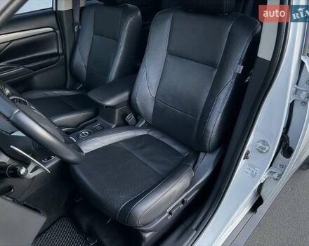 Білий Міцубісі Аутлендер, об'ємом двигуна 2.4 л та пробігом 154 тис. км за 12999 $, фото 10 на Automoto.ua