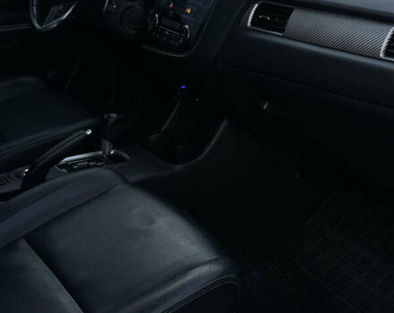 Белый Мицубиси Аутлендер, объемом двигателя 2.36 л и пробегом 76 тыс. км за 15000 $, фото 8 на Automoto.ua