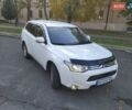 Белый Мицубиси Аутлендер, объемом двигателя 2 л и пробегом 344 тыс. км за 9999 $, фото 2 на Automoto.ua
