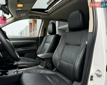 Белый Мицубиси Аутлендер, объемом двигателя 2.27 л и пробегом 264 тыс. км за 13500 $, фото 38 на Automoto.ua