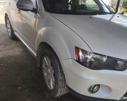 Белый Мицубиси Аутлендер, объемом двигателя 2.36 л и пробегом 113 тыс. км за 12500 $, фото 2 на Automoto.ua