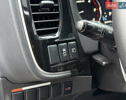 Белый Мицубиси Аутлендер, объемом двигателя 2.27 л и пробегом 264 тыс. км за 13500 $, фото 40 на Automoto.ua