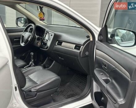 Білий Міцубісі Аутлендер, об'ємом двигуна 2.27 л та пробігом 177 тис. км за 11650 $, фото 3 на Automoto.ua