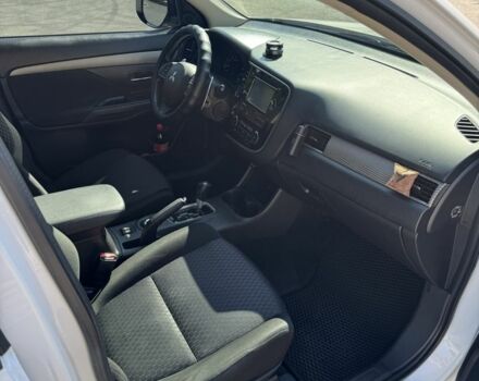 Белый Мицубиси Аутлендер, объемом двигателя 2 л и пробегом 174 тыс. км за 12999 $, фото 7 на Automoto.ua