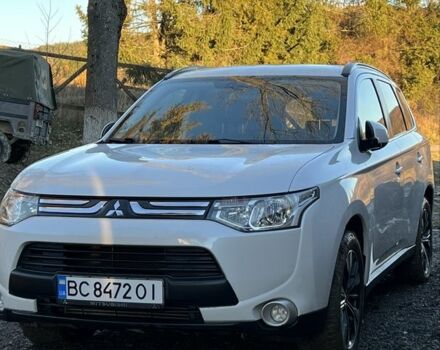 Білий Міцубісі Аутлендер, об'ємом двигуна 2.3 л та пробігом 215 тис. км за 12800 $, фото 4 на Automoto.ua