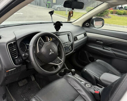 Белый Мицубиси Аутлендер, объемом двигателя 2.2 л и пробегом 262 тыс. км за 12800 $, фото 15 на Automoto.ua