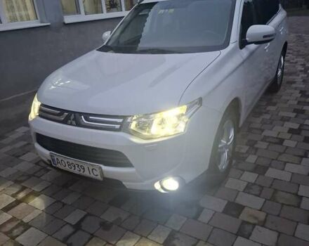 Белый Мицубиси Аутлендер, объемом двигателя 2.3 л и пробегом 247 тыс. км за 14100 $, фото 2 на Automoto.ua