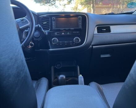 Білий Міцубісі Аутлендер, об'ємом двигуна 2.3 л та пробігом 215 тис. км за 12800 $, фото 15 на Automoto.ua