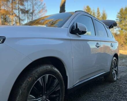 Білий Міцубісі Аутлендер, об'ємом двигуна 2.27 л та пробігом 215 тис. км за 12800 $, фото 6 на Automoto.ua