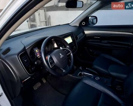 Білий Міцубісі Аутлендер, об'ємом двигуна 2.4 л та пробігом 154 тис. км за 12999 $, фото 9 на Automoto.ua