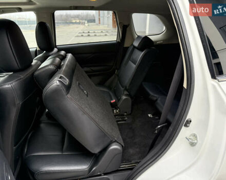 Белый Мицубиси Аутлендер, объемом двигателя 2.27 л и пробегом 264 тыс. км за 13500 $, фото 69 на Automoto.ua