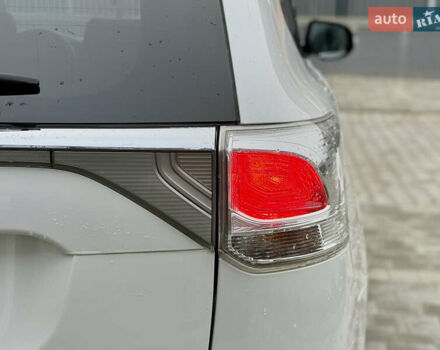 Белый Мицубиси Аутлендер, объемом двигателя 2.27 л и пробегом 264 тыс. км за 13500 $, фото 48 на Automoto.ua