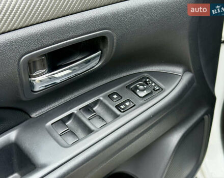 Белый Мицубиси Аутлендер, объемом двигателя 2.27 л и пробегом 264 тыс. км за 13500 $, фото 42 на Automoto.ua