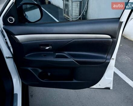 Білий Міцубісі Аутлендер, об'ємом двигуна 2.4 л та пробігом 154 тис. км за 12999 $, фото 16 на Automoto.ua