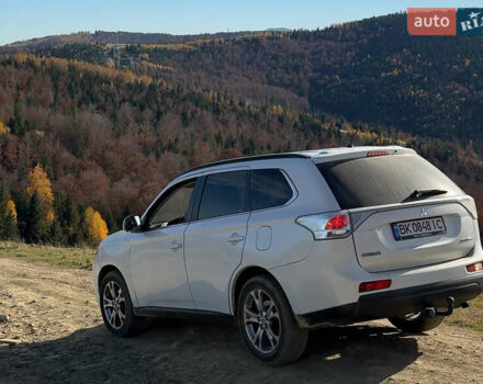 Білий Міцубісі Аутлендер, об'ємом двигуна 2.27 л та пробігом 185 тис. км за 13000 $, фото 5 на Automoto.ua