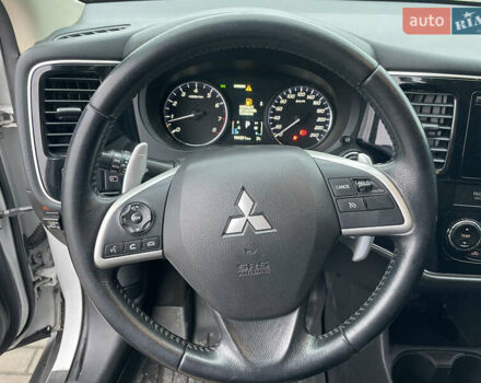 Білий Міцубісі Аутлендер, об'ємом двигуна 2 л та пробігом 194 тис. км за 9200 $, фото 28 на Automoto.ua