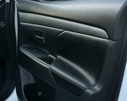 Белый Мицубиси Аутлендер, объемом двигателя 2.36 л и пробегом 76 тыс. км за 15000 $, фото 11 на Automoto.ua