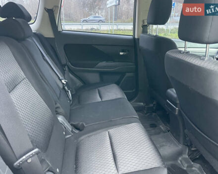 Білий Міцубісі Аутлендер, об'ємом двигуна 2 л та пробігом 194 тис. км за 9200 $, фото 15 на Automoto.ua