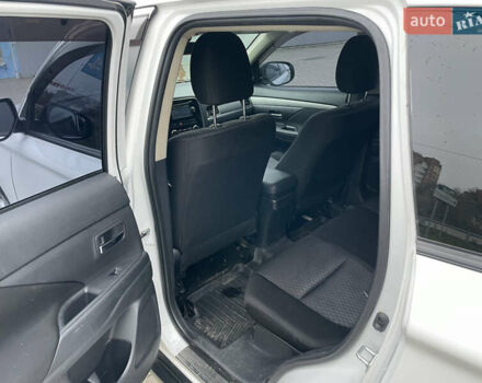 Білий Міцубісі Аутлендер, об'ємом двигуна 2 л та пробігом 194 тис. км за 9200 $, фото 12 на Automoto.ua