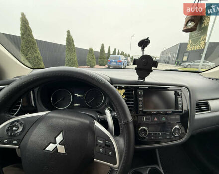Белый Мицубиси Аутлендер, объемом двигателя 2.2 л и пробегом 262 тыс. км за 12800 $, фото 13 на Automoto.ua