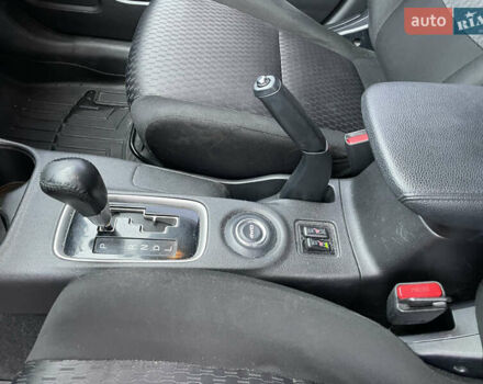 Білий Міцубісі Аутлендер, об'ємом двигуна 2 л та пробігом 194 тис. км за 9200 $, фото 26 на Automoto.ua