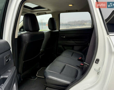 Белый Мицубиси Аутлендер, объемом двигателя 2.27 л и пробегом 264 тыс. км за 13500 $, фото 70 на Automoto.ua