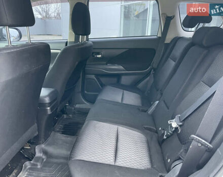 Білий Міцубісі Аутлендер, об'ємом двигуна 2 л та пробігом 194 тис. км за 9200 $, фото 13 на Automoto.ua