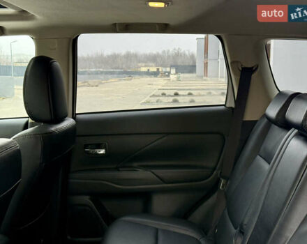 Белый Мицубиси Аутлендер, объемом двигателя 2.27 л и пробегом 264 тыс. км за 13500 $, фото 26 на Automoto.ua