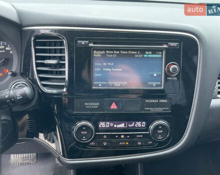 Білий Міцубісі Аутлендер, об'ємом двигуна 2 л та пробігом 194 тис. км за 9200 $, фото 27 на Automoto.ua