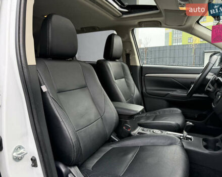 Белый Мицубиси Аутлендер, объемом двигателя 2.27 л и пробегом 264 тыс. км за 13500 $, фото 20 на Automoto.ua