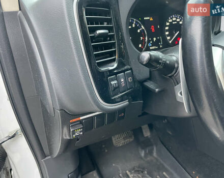 Білий Міцубісі Аутлендер, об'ємом двигуна 2 л та пробігом 194 тис. км за 9200 $, фото 25 на Automoto.ua