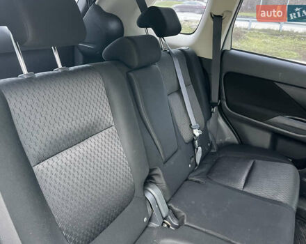 Білий Міцубісі Аутлендер, об'ємом двигуна 2 л та пробігом 194 тис. км за 9200 $, фото 21 на Automoto.ua