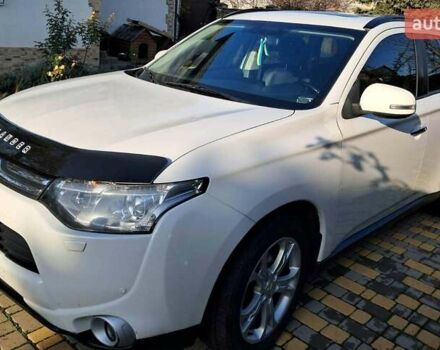 Белый Мицубиси Аутлендер, объемом двигателя 2.36 л и пробегом 240 тыс. км за 11800 $, фото 3 на Automoto.ua