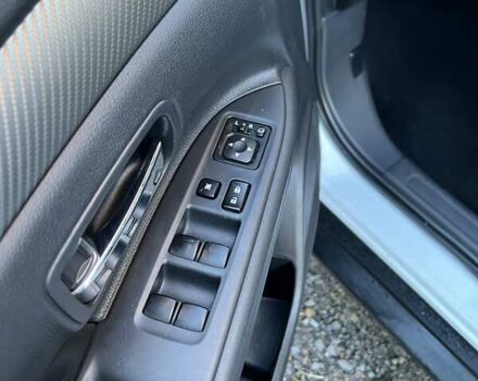 Білий Міцубісі Аутлендер, об'ємом двигуна 2.27 л та пробігом 215 тис. км за 12800 $, фото 11 на Automoto.ua