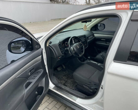 Білий Міцубісі Аутлендер, об'ємом двигуна 2 л та пробігом 194 тис. км за 9200 $, фото 8 на Automoto.ua