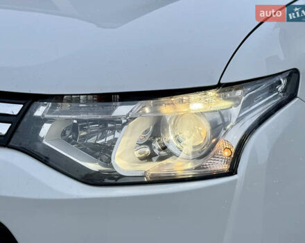 Белый Мицубиси Аутлендер, объемом двигателя 2.27 л и пробегом 264 тыс. км за 13500 $, фото 54 на Automoto.ua