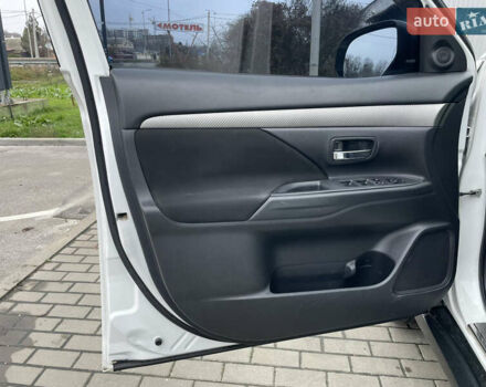 Білий Міцубісі Аутлендер, об'ємом двигуна 2 л та пробігом 194 тис. км за 9200 $, фото 11 на Automoto.ua