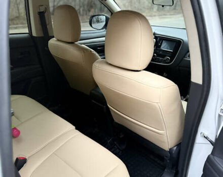 Білий Міцубісі Аутлендер, об'ємом двигуна 2 л та пробігом 150 тис. км за 11000 $, фото 9 на Automoto.ua