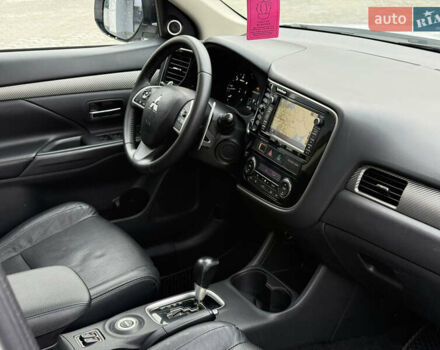 Белый Мицубиси Аутлендер, объемом двигателя 2.27 л и пробегом 264 тыс. км за 13500 $, фото 9 на Automoto.ua