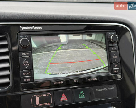 Белый Мицубиси Аутлендер, объемом двигателя 2.27 л и пробегом 264 тыс. км за 13500 $, фото 5 на Automoto.ua