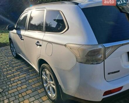 Белый Мицубиси Аутлендер, объемом двигателя 2.36 л и пробегом 240 тыс. км за 11800 $, фото 5 на Automoto.ua