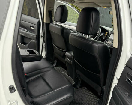 Белый Мицубиси Аутлендер, объемом двигателя 2.2 л и пробегом 262 тыс. км за 12800 $, фото 7 на Automoto.ua