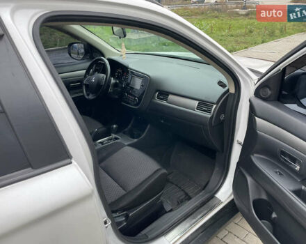 Білий Міцубісі Аутлендер, об'ємом двигуна 2 л та пробігом 194 тис. км за 9200 $, фото 17 на Automoto.ua