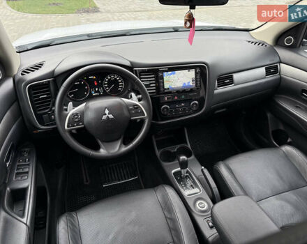 Белый Мицубиси Аутлендер, объемом двигателя 2.27 л и пробегом 264 тыс. км за 13500 $, фото 15 на Automoto.ua